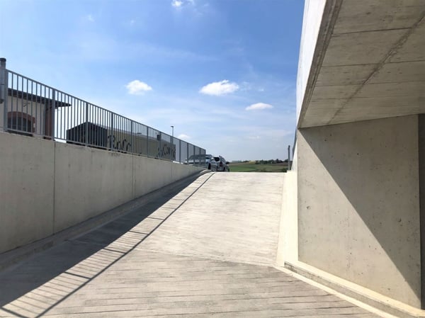 In moderner, geschlossener Einstellhalle Abstellplatz zu vermieten 3