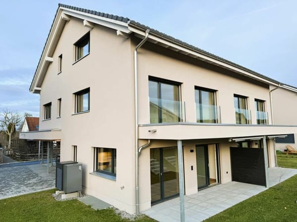 Hochwertige und moderne 1.5-DEFH mit sehr viel Platz in Niederglatt SG 2