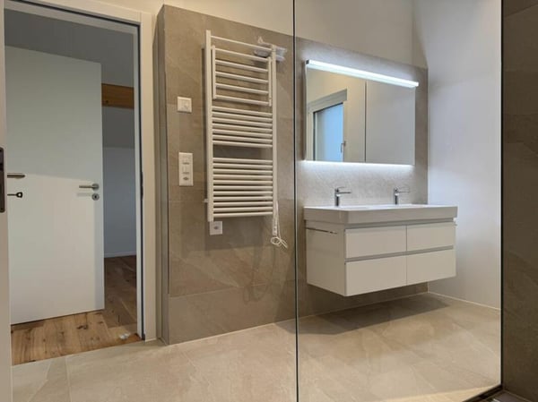 Hochwertige und moderne 1.5-DEFH mit sehr viel Platz in Niederglatt SG 13