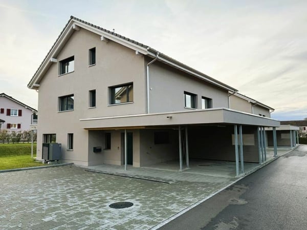 Hochwertige und moderne 1.5-DEFH mit sehr viel Platz in Niederglatt SG 3