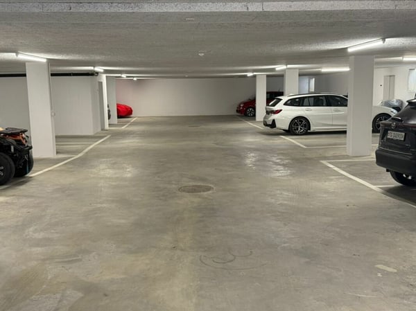 Einstellhallenplatz zu vermieten 3