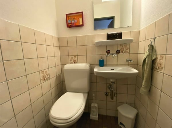 Gepflegte 2.5-Zi.-Erdgeschosswohnung mit gedecktem Sitzplatz 8