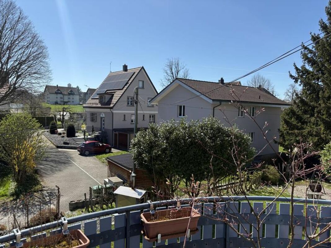 Wohnen mit Mehrwert: charmante 4.5-Zimmer-Wohnung verbindet ruhige Lage mit zentraler Erreichbarkeit