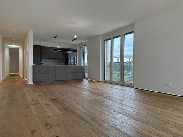 Ganz oben. Ganz frei. Ganz Zuhause - exklusive 3.5-Zi.-Attikawohnung in Berg 4