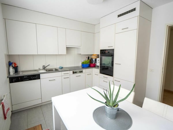 Attraktive 3.5-Zimmer-Wohnung mit Südbalkon in Domat/Ems 2