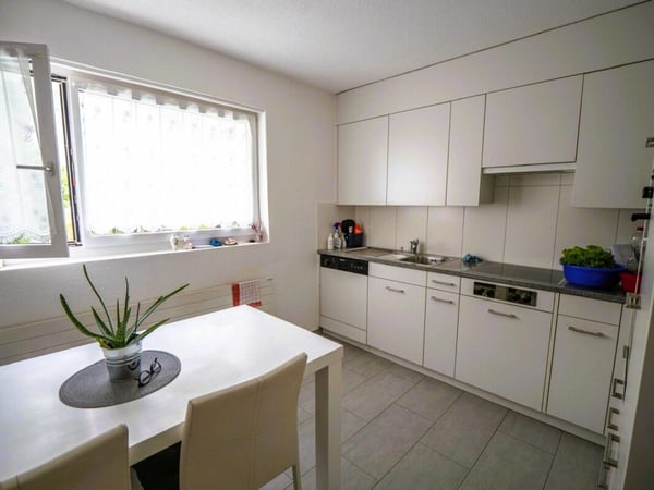 Attraktive 2.5-Zimmer-Wohnung mit Südbalkon in Domat/Ems 2