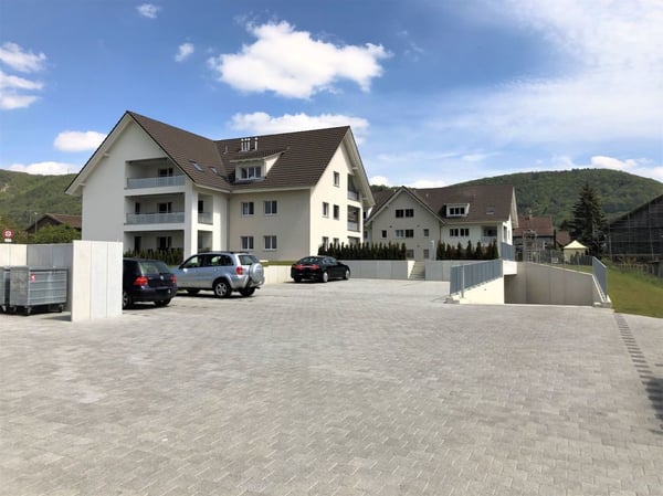 In moderner, geschlossener Einstellhalle Abstellplatz zu vermieten