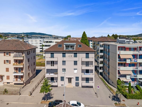 Loft rénové sous combles à Bulle 13