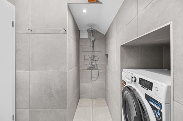 Loft rénové sous combles à Bulle 10