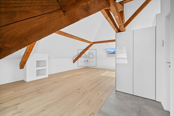 Loft rénové sous combles à Bulle 3