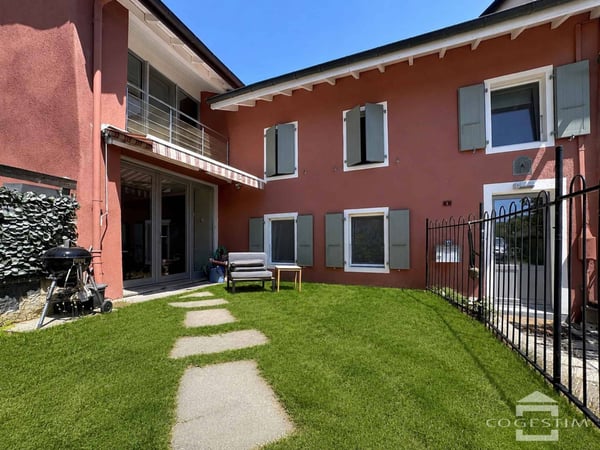 Maison mitoyenne de 7.5 pièces avec jardin et jardin d'hiver 1