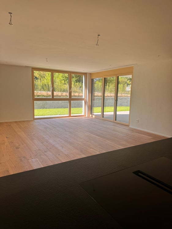 Attraktive 6.5 Zimmer Neubauwohnung an ruhiger Lage in Erlen 7