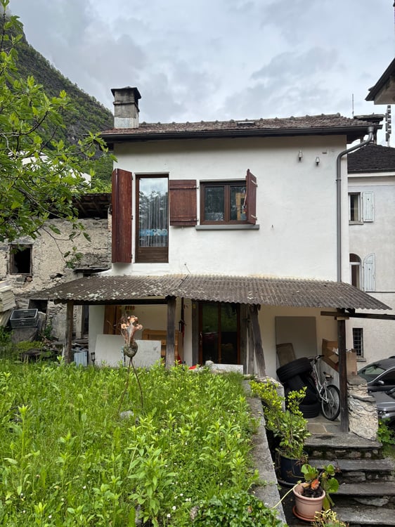 Casetta da ristrutturare con ripostiglio a Lostallo (GR) 2
