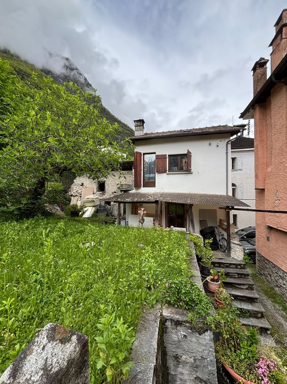 Casetta da ristrutturare con ripostiglio a Lostallo (GR) 1
