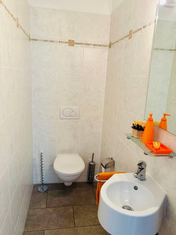 Grande casa con 6 Camere da letto e ampio giardino a Galbisio 13