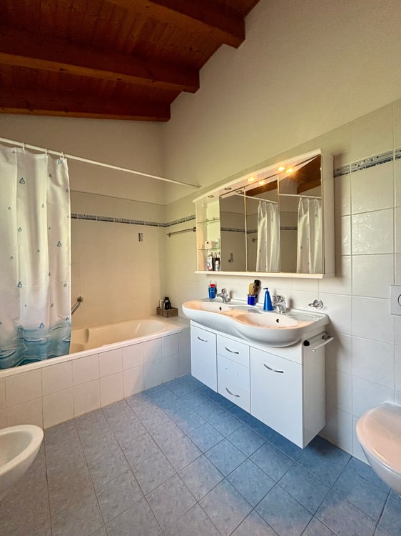 Grande casa con 6 Camere da letto e ampio giardino a Galbisio 11