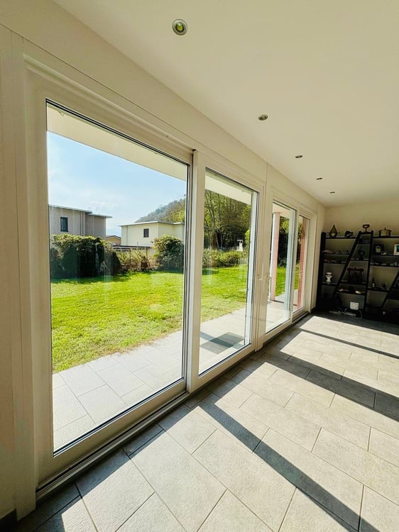 Grande casa con 6 Camere da letto e ampio giardino a Galbisio 7