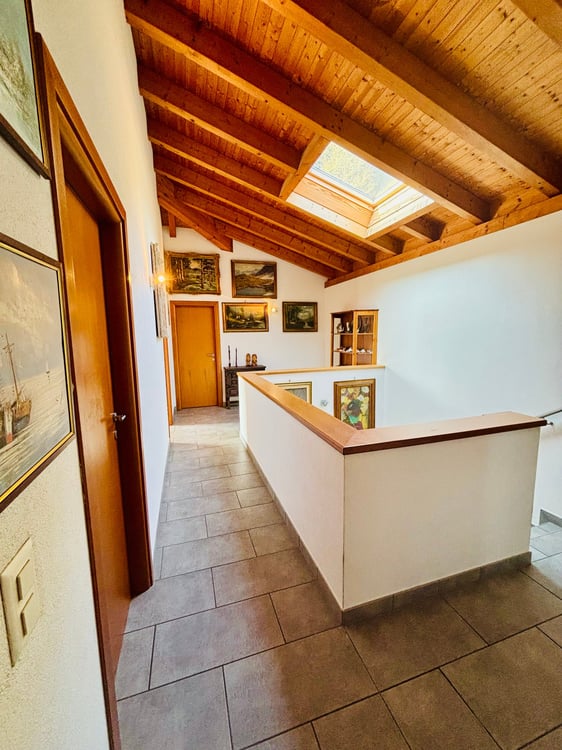 Grande casa con 6 Camere da letto e ampio giardino a Galbisio 15