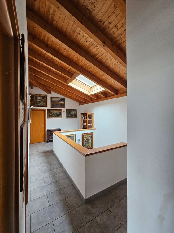 Grande casa con 6 Camere da letto e ampio giardino a Galbisio 14