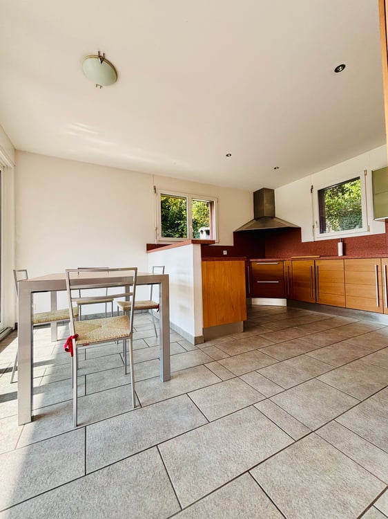 Grande casa con 6 Camere da letto e ampio giardino a Galbisio 4