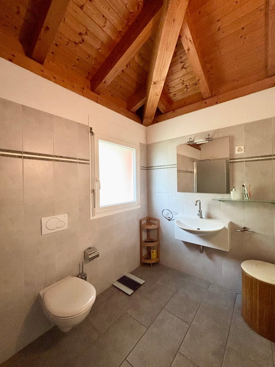 Grande casa con 6 Camere da letto e ampio giardino a Galbisio 12