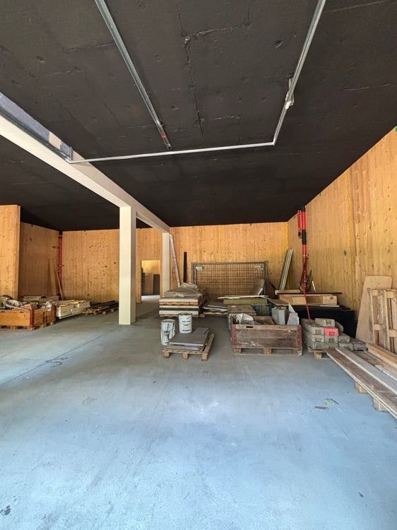 Locale commerciale con deposito a Cama - Opportunità unica 4