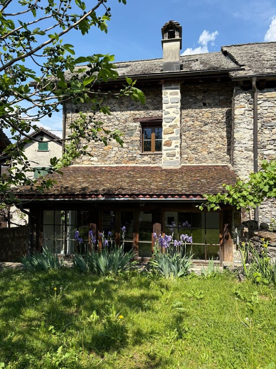 Rustikales Steinhaus mit Kamin und Pizzaofen – ideal auch als Ferienhaus 1