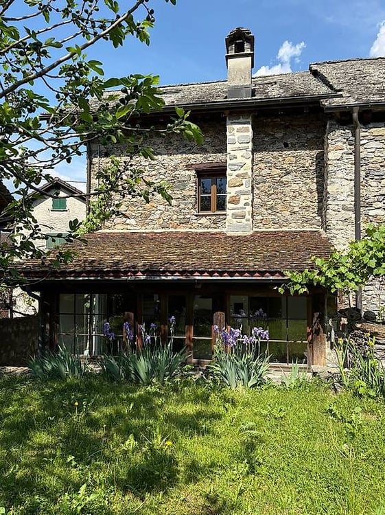 Steinhaus mit Kamin und Pizzaofen, ideal auch als Ferienhaus 1