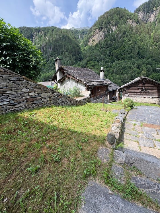 Rustica Casa di Montagna e stalla a Rossa, Grigioni 10