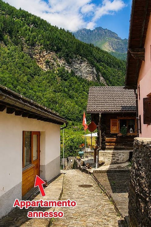 Doppia armonia in Valle Calanca: casa bifamiliare a Rossa! 9