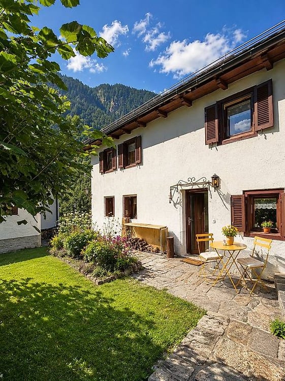Doppia armonia in Valle Calanca: casa bifamiliare a Rossa! 2