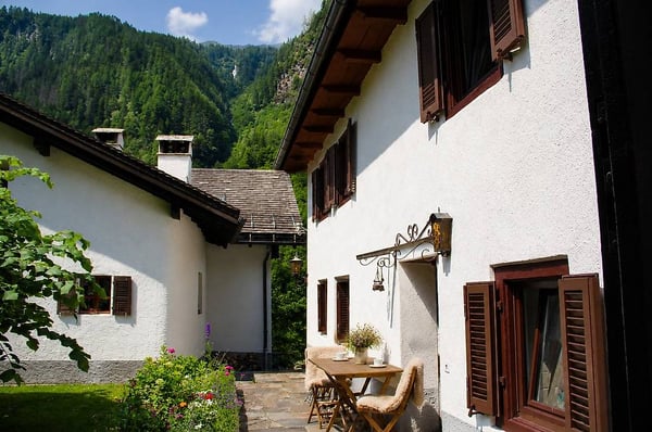 Doppia armonia in Valle Calanca: casa bifamiliare a Rossa! 13