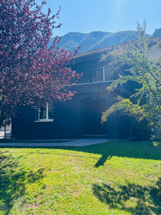Casa monofamigliare con terrazzo e giardino in centro a Roveredo 3