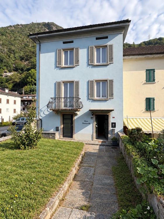 HAUS MIT HAUPTWOHNUNG UND SEPARATER WOHNEINHEIT IN SAN VITTORE GR 1
