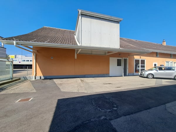 HIPPODROME 18, LOCAL COMMERCIAL AVEC VASTE MEZZANINE 1