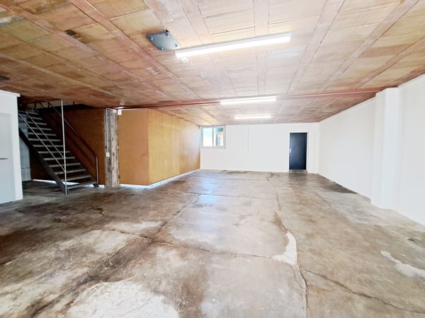 HIPPODROME 18, LOCAL COMMERCIAL AVEC VASTE MEZZANINE 2