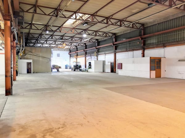 Chemin des Grandes-Vies 19, Entrepôt stock 8