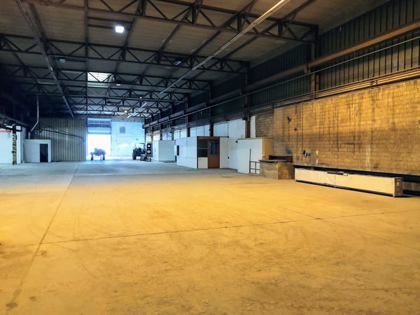 Chemin des Grandes-Vies 19, Entrepôt stock 11