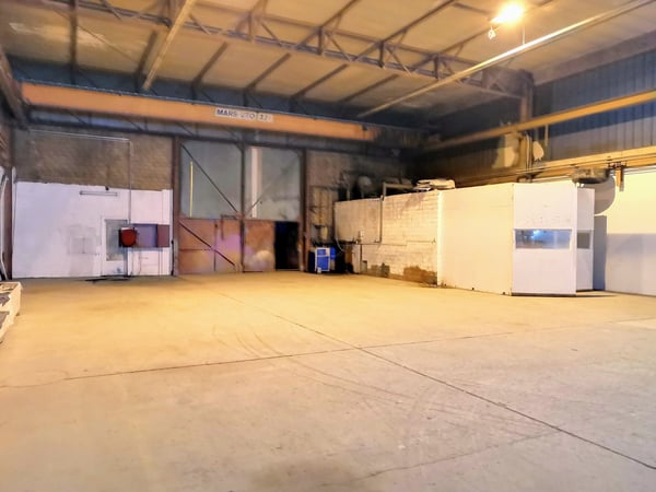 Chemin des Grandes-Vies 19, Entrepôt stock 10