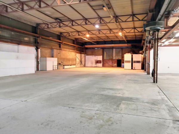 Chemin des Grandes-Vies 19, Entrepôt stock 9