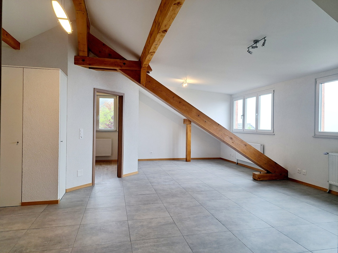 Bild CHASSERON 24, Appartement de 4.5 pièces neuf et aux poutres apparentes