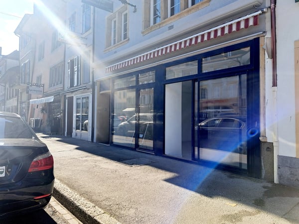 PLAINE 11, local commercial au centre de la ville 1