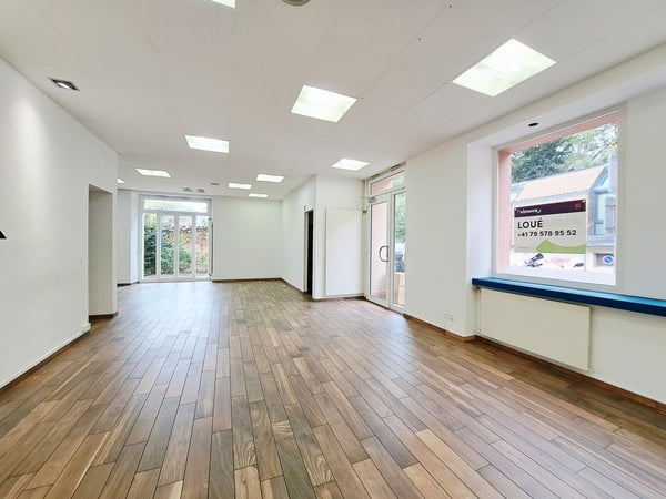 ROGER-DE-GUIMPS 5, LOCAL COMMERCIAL AU CENTRE-VILLE 1