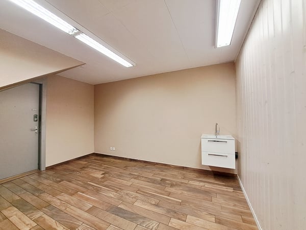 ROGER-DE-GUIMPS 5, LOCAL COMMERCIAL AU CENTRE-VILLE 6