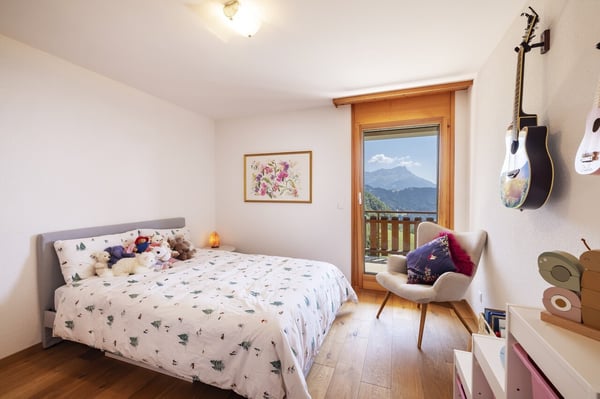 Superbe1.5 pieces meublé avec grand balcon sud. Location saison 3