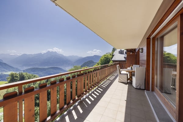 Superbe1.5 pieces meublé avec grand balcon sud. Location saison 1