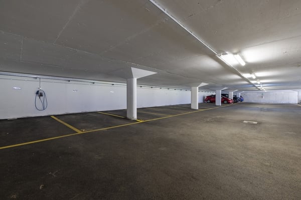 Superbe1.5 pieces meublé avec grand balcon sud. Location saison 8