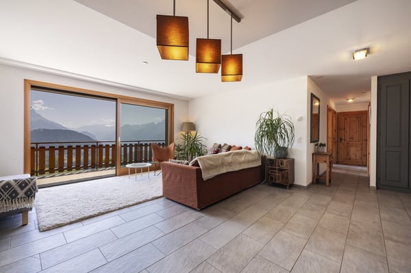 Superbe1.5 pieces meublé avec grand balcon sud. Location saison 9