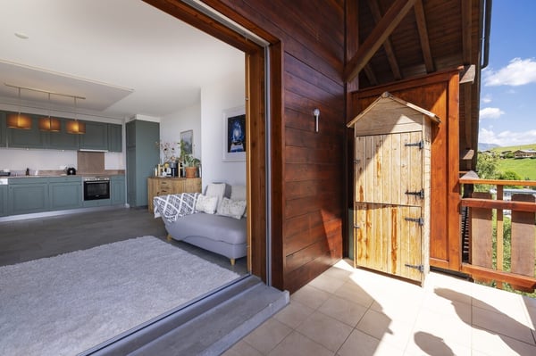 Superbe1.5 pieces meublé avec grand balcon sud. Location saison 2