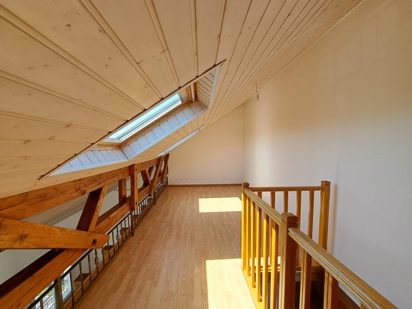 Lumineuse villa mitoyenne de 7.7p à louer au coeur d'Apples 12